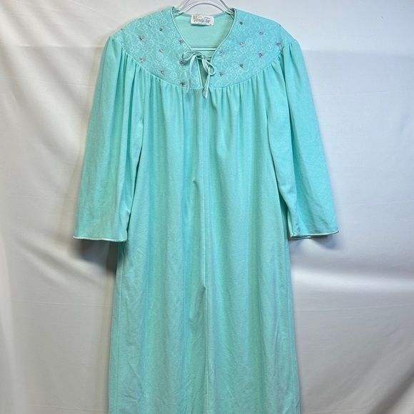 Vanity Fair Other - Vintage Vanity Fair Seafoam Green Nylon Robe Dressing Gown Lace Embroidered Yoke
